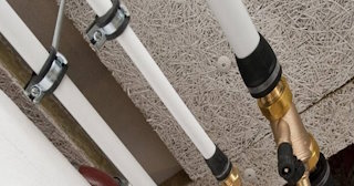 Замена труб водоснабжения в квартире: цена от 2036 руб. - СантехДомПлв